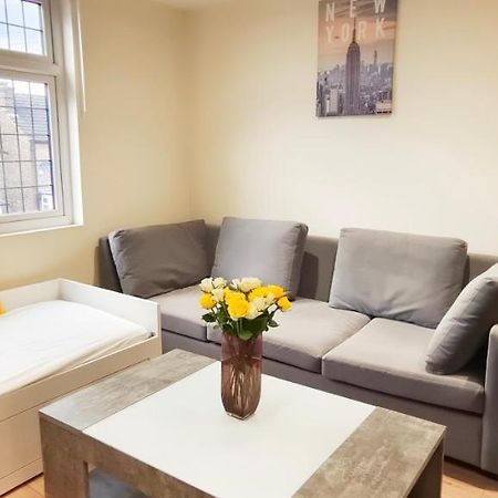 First Floor Flat 1 Northwood Apartment London Bagian luar foto