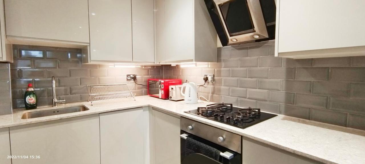 First Floor Flat 1 Northwood Apartment London Bagian luar foto