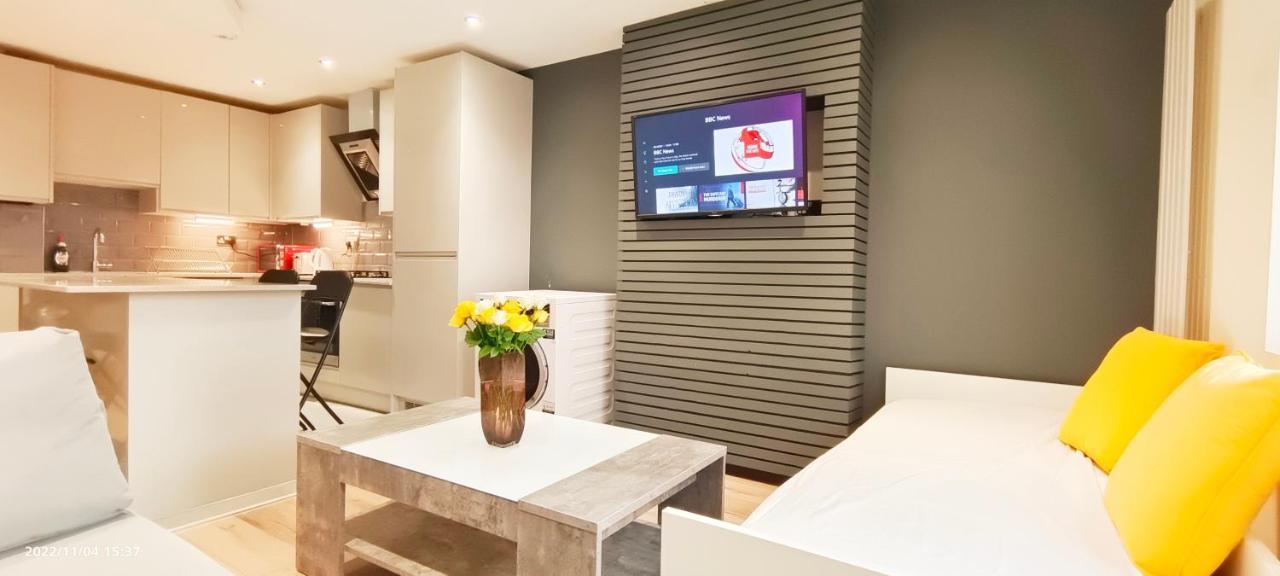 First Floor Flat 1 Northwood Apartment London Bagian luar foto