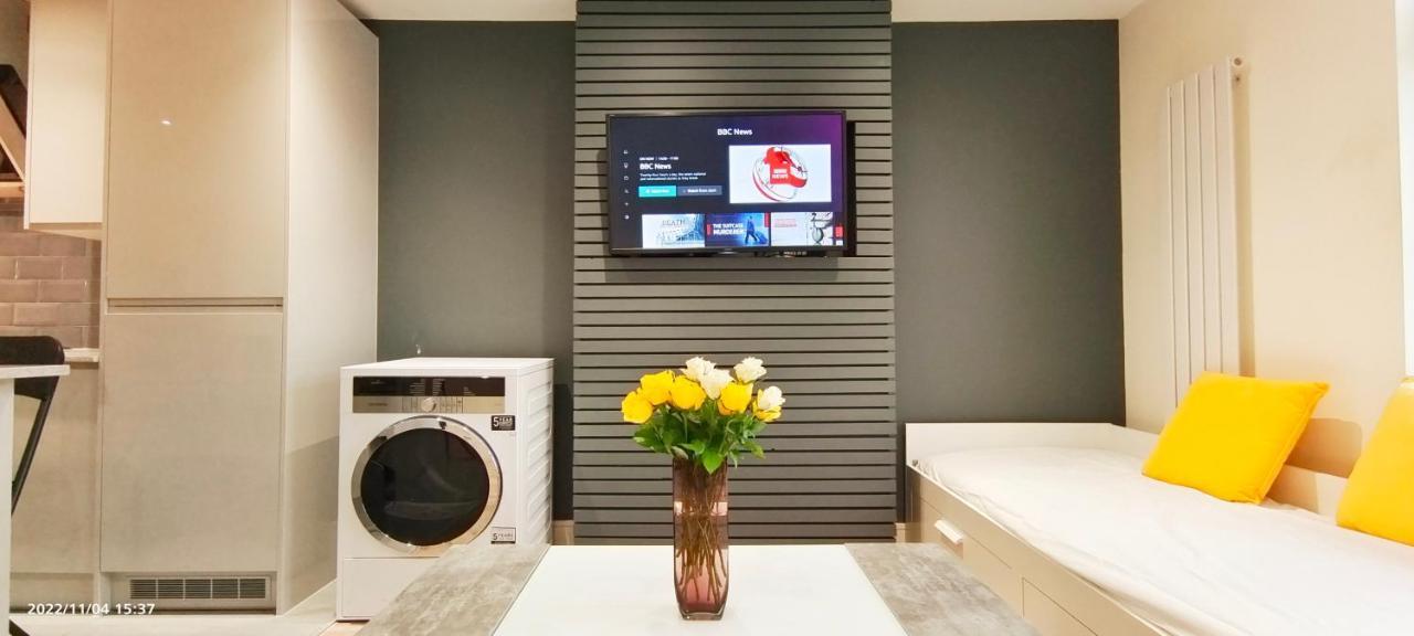 First Floor Flat 1 Northwood Apartment London Bagian luar foto