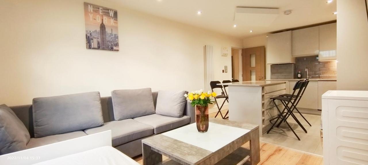 First Floor Flat 1 Northwood Apartment London Bagian luar foto
