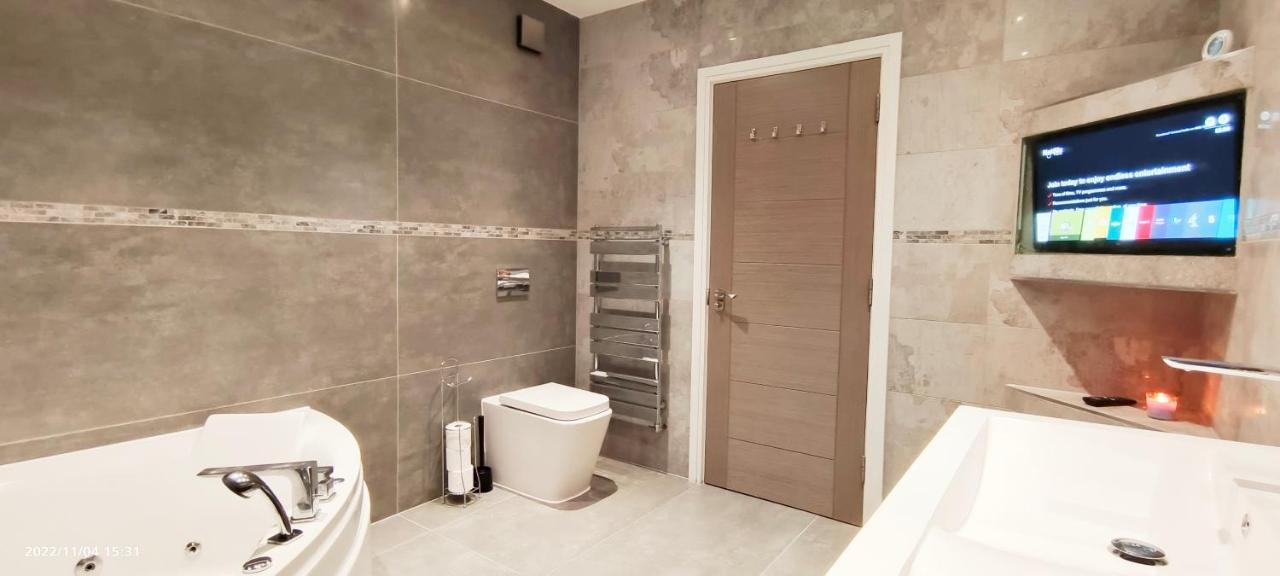 First Floor Flat 1 Northwood Apartment London Bagian luar foto