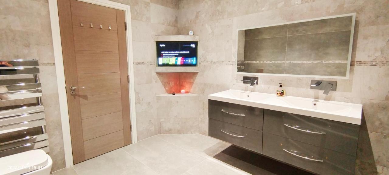 First Floor Flat 1 Northwood Apartment London Bagian luar foto