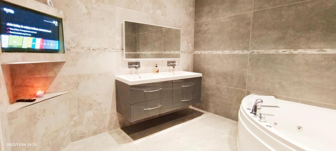 First Floor Flat 1 Northwood Apartment London Bagian luar foto
