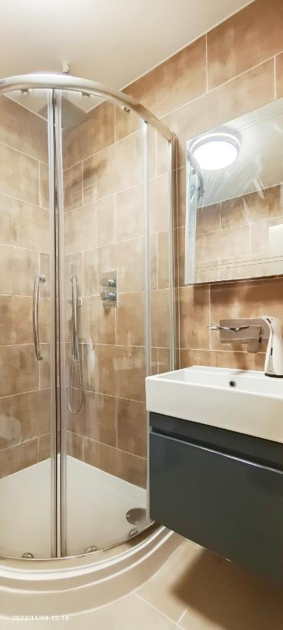 First Floor Flat 1 Northwood Apartment London Bagian luar foto